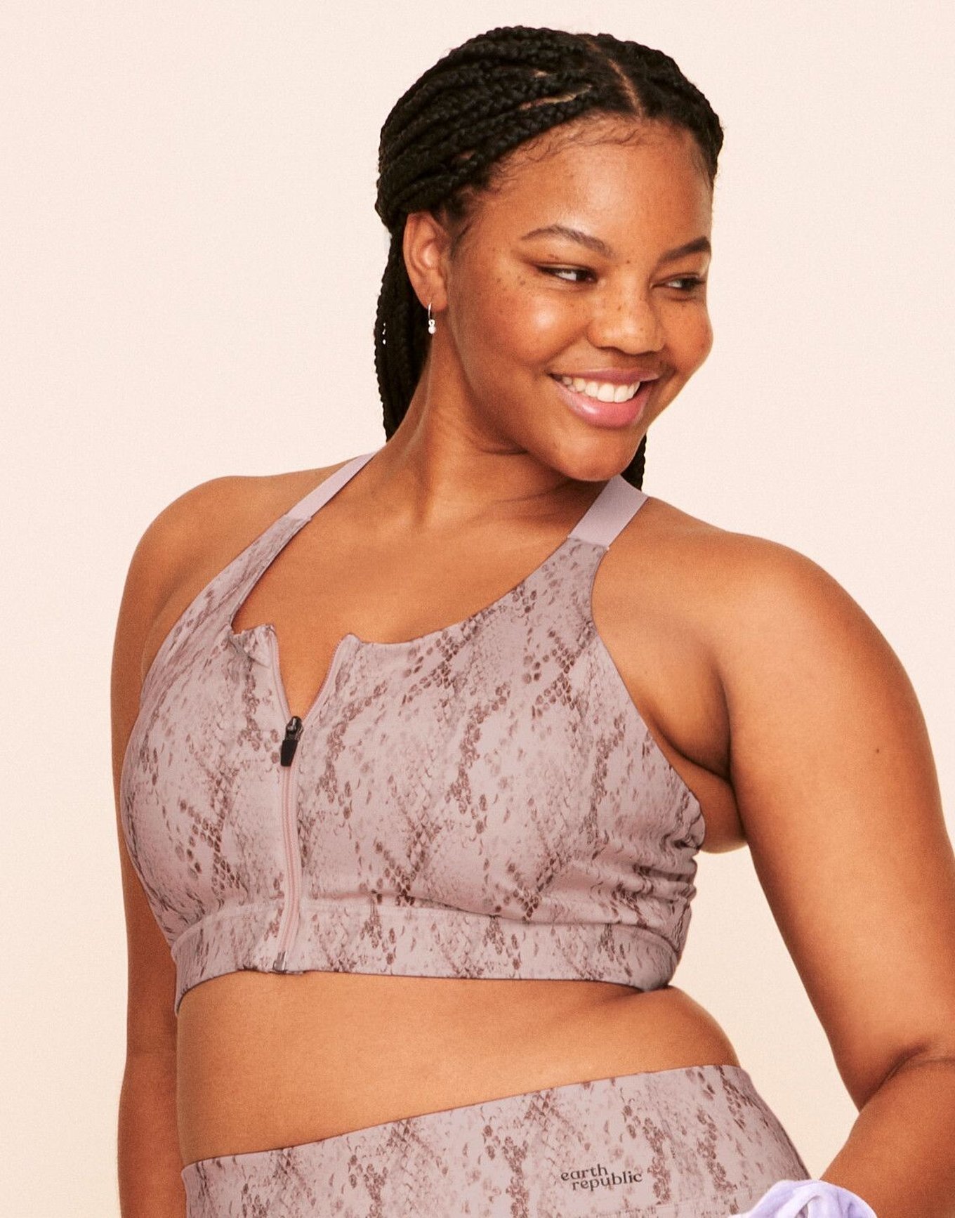 Premium AI Image  a model wearing a pink sports bra with a pink top and a  white bra on the bottom.