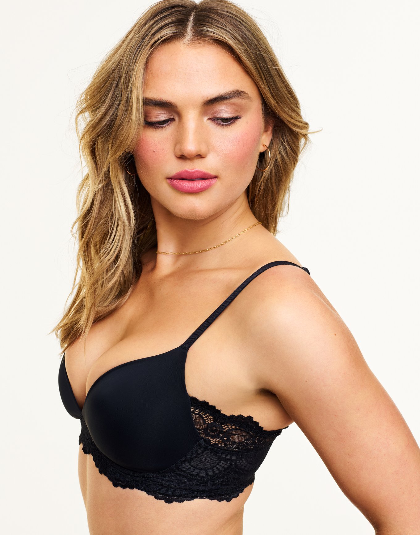 jainey-black-contour-plunge-30c-38d-adore-me