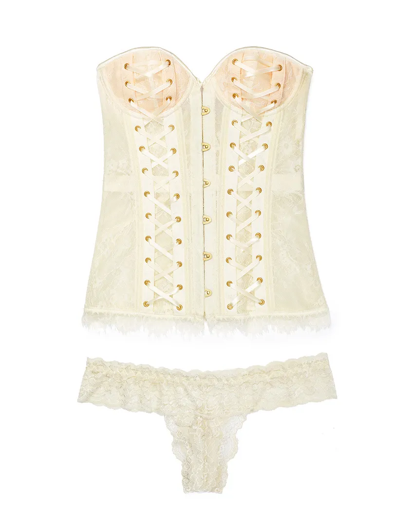Axelle White Contour corset bundle Still 2