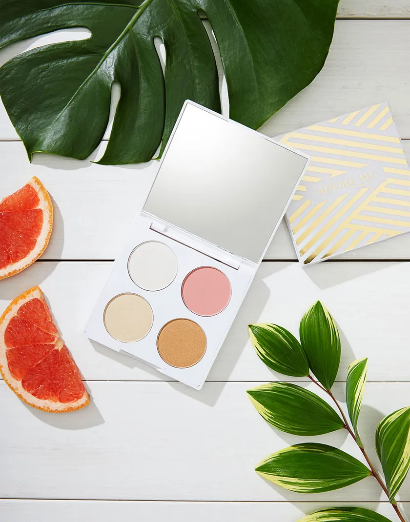 Glow Girl Highlighter Palette accessory bundle Still 2