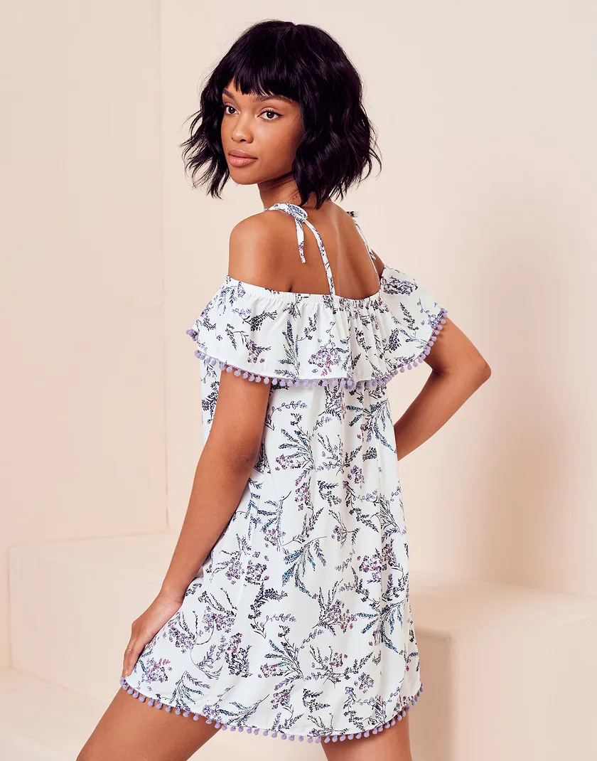 Jaen Floral White sleepwear bundle Model 3