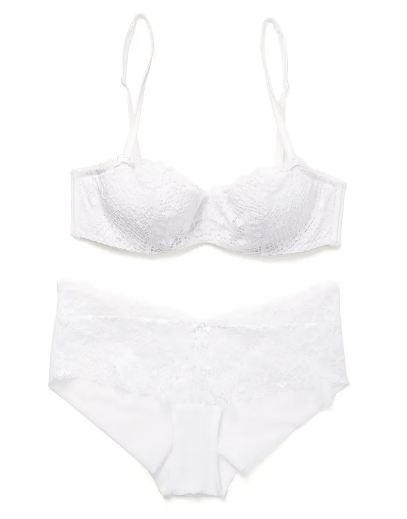 Dolle White 2 Contour bra bundle Still 2
