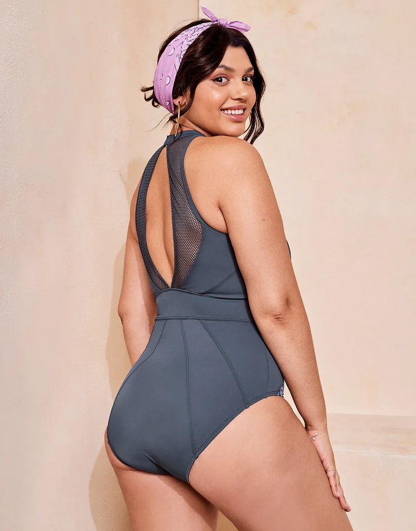 Ulis Geo Blue Plus Contour swimwear bundle Model 5