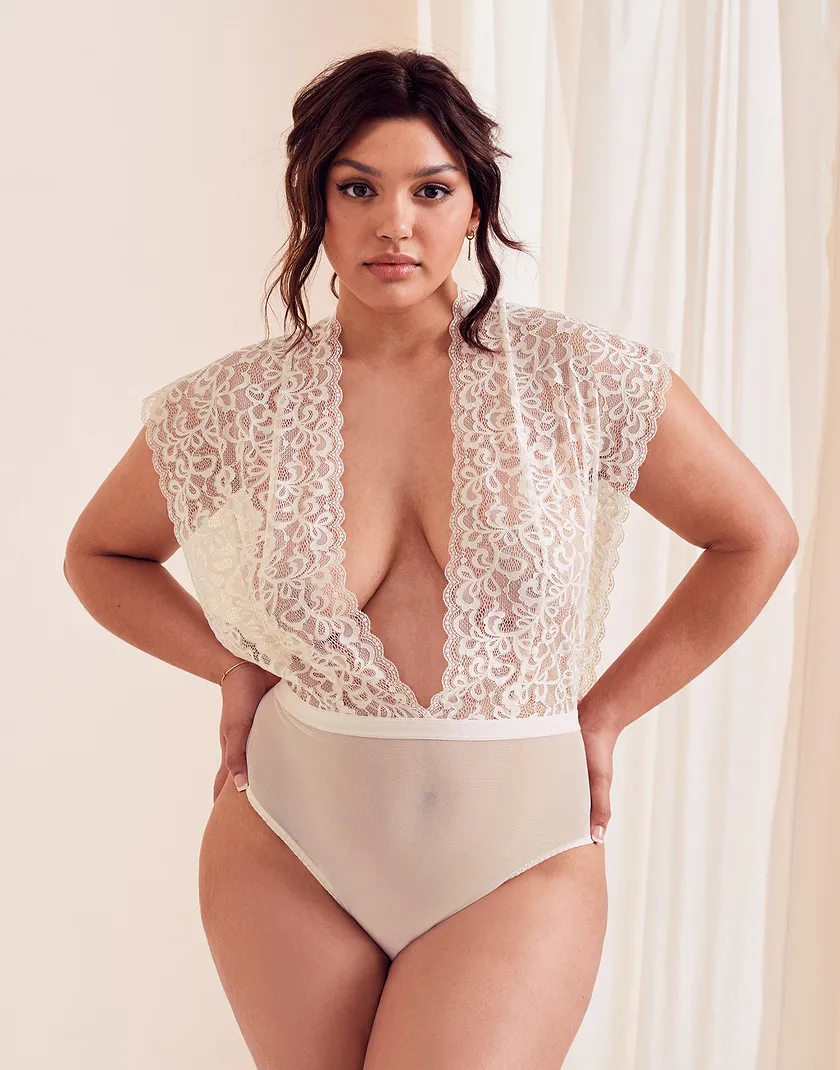 Marelaine White Plus Unlined lingerie bundle Model 2