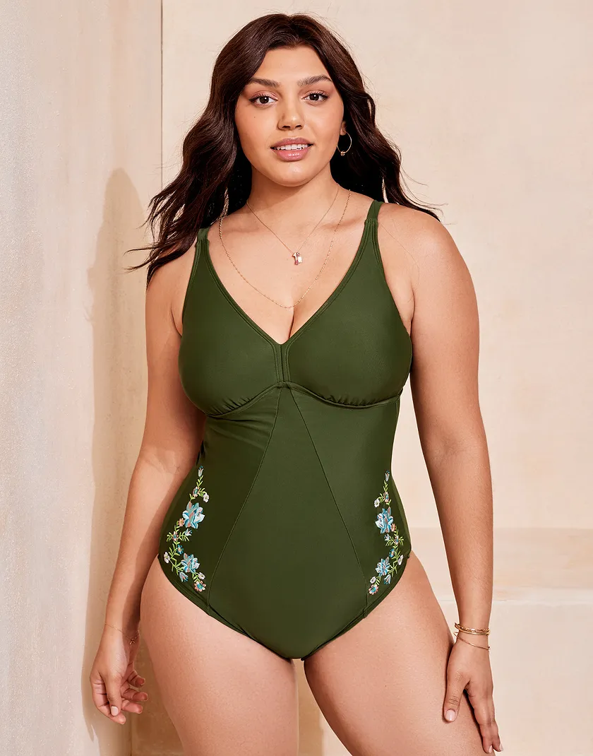 Talence Dark Green Plus Contour swimwear bundle Model 1