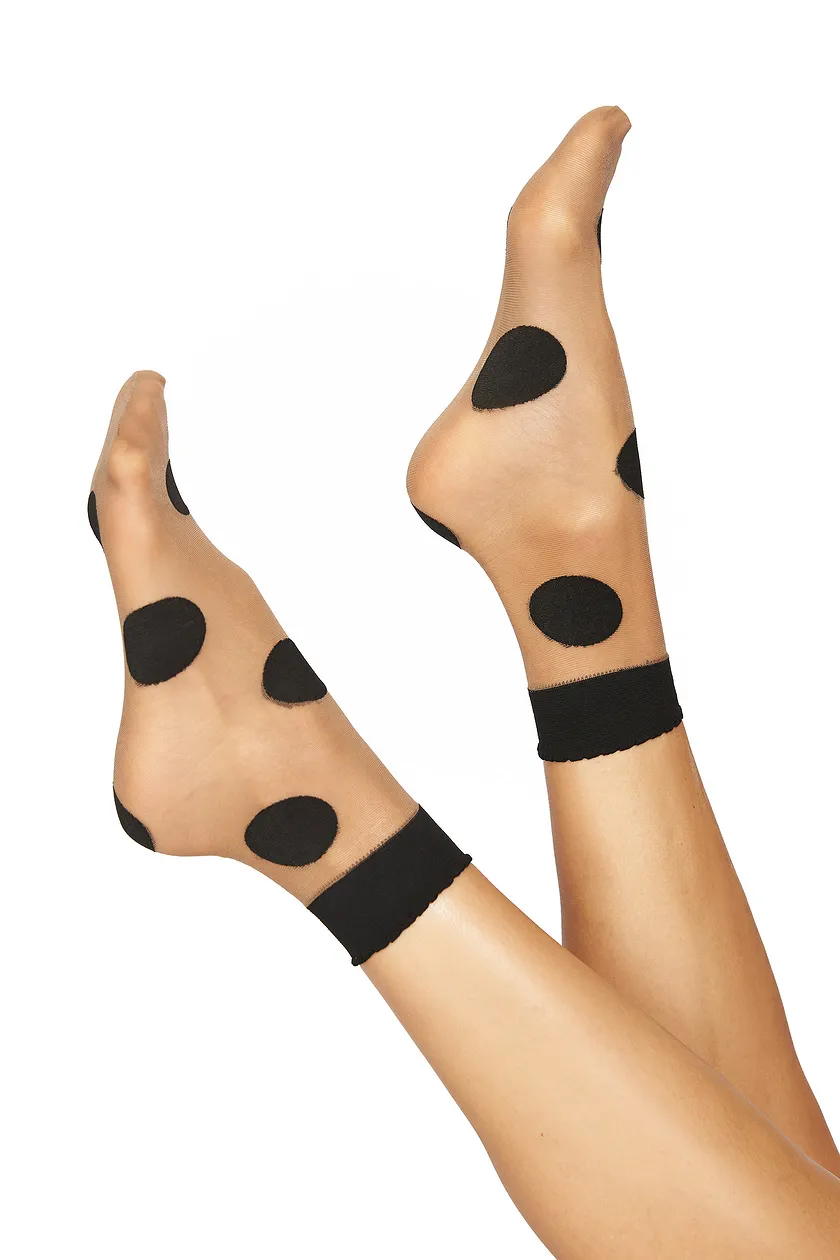Blob Beige legwear bundle Model 1