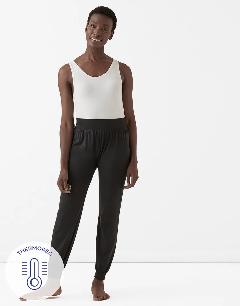 The Anywhere Jogger Black legwear bundle Model 1