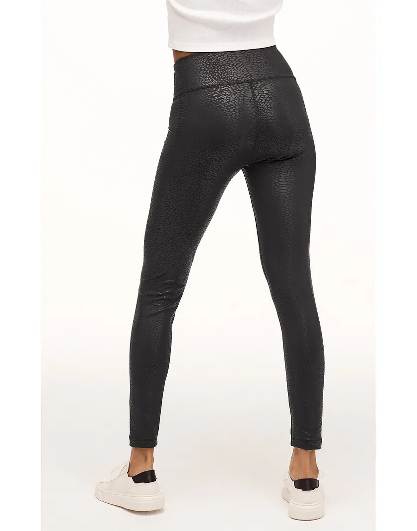 Sabina Snakeskin Legging Dark Black activewear bundle Model 2