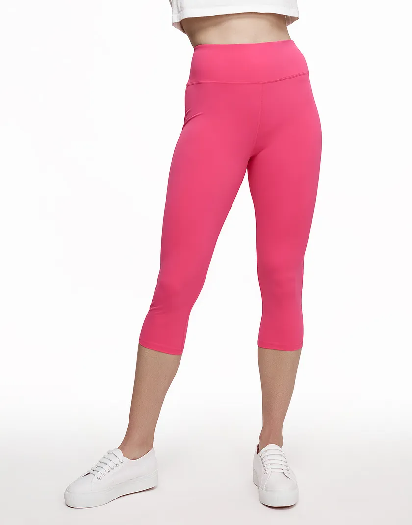 Cali Crop Dark Pink activewear bundle Model 1