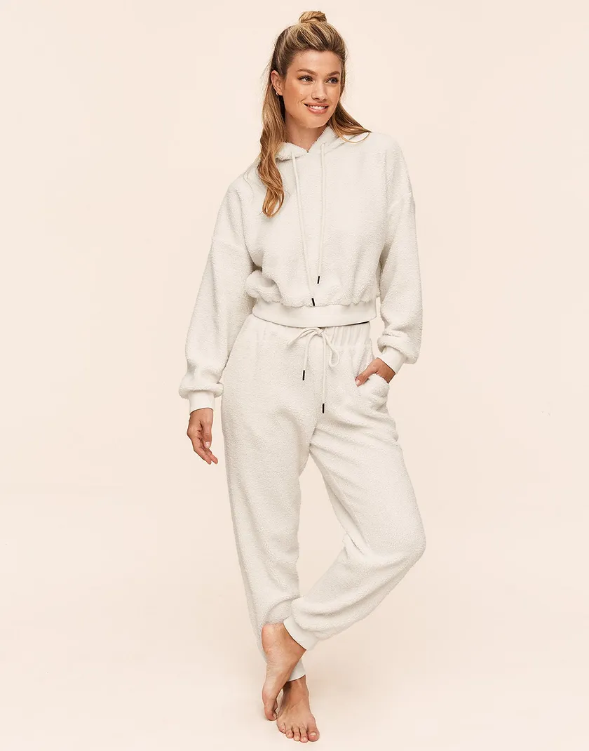 Dorothea White lounge bundle Model 1