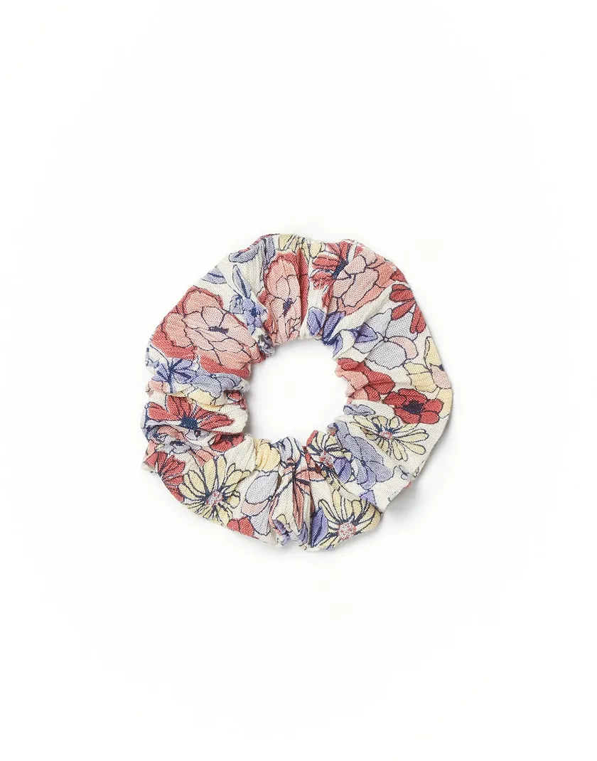 Channing Floral White accessory bundle Still 2