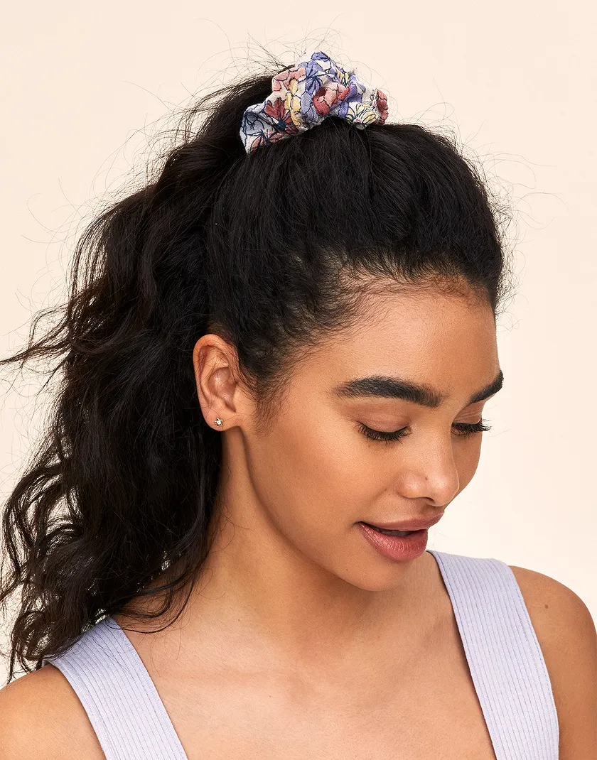 Channing Floral White accessory bundle Model 1