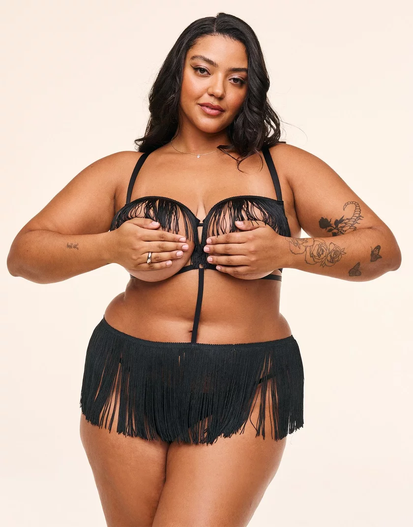 Neveah Black Plus Unlined lingerie bundle Model 2